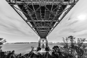 Obraz premium Verrazano Bridge Underpass