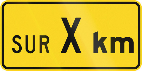 Naklejka premium Supplemental warning road sign in Quebec, Canada - For X kilometers