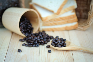 Fototapeta na wymiar coffee bean and bread on the wood floor