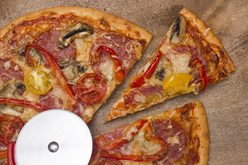 Knife round shape for cutting pizza