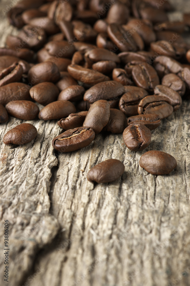 Poster Coffee beans on wood