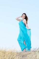 Obraz premium Beautiful romantic woman outdoors