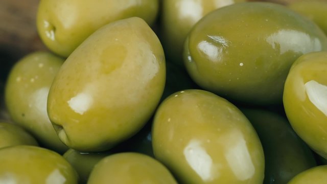 Green marinated olives