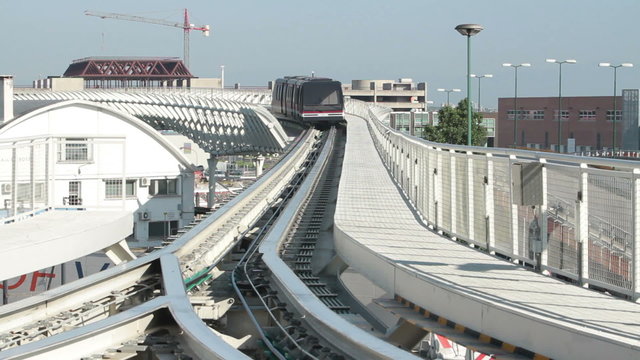 Venice people mover train arrives P HD 9618