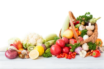 Tableaux sur verre Légumes Fresh vegetables and fruit in basket.