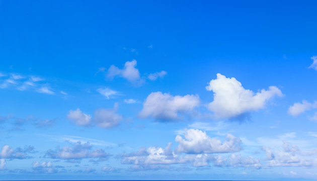 grand ciel bleu des Seychelles