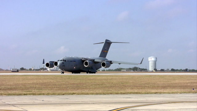C17 Globemaster taxi and turn HD