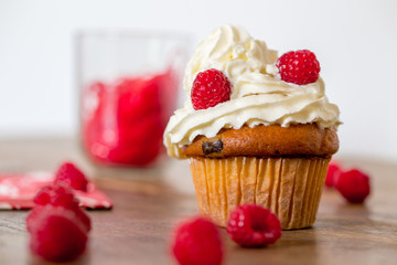 muffins with raspberries
