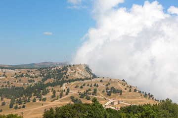 The wall of clouds at the edge of the cliff