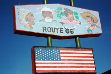 Fototapete Route 66 Flagge und Route 66-Zeichen in Arizona, USA  © ClaraNila