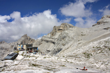 RIFUGIO SULLE DOLOMITI DEL BRENTA IN TRENTINO