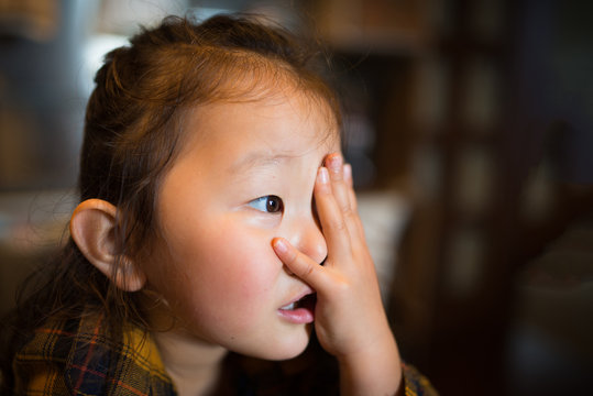 15 Best 目を覆う Images Stock Photos Vectors Adobe Stock