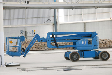 blue boom lift indoor © fearl