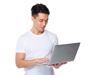 Man use of the notebook computer