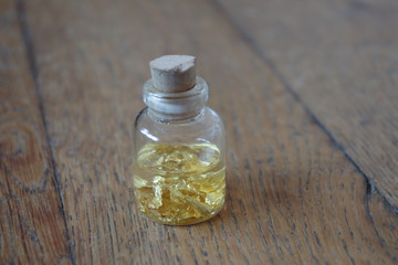 bouteille de feuilles d'or