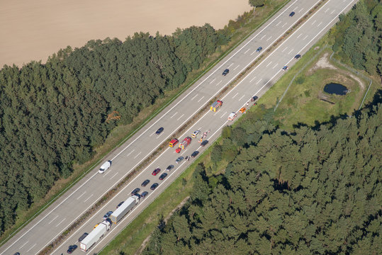 Vollsperrung auf der Autobahn - Luftbild 