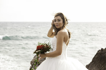 Fototapeta na wymiar Beach beautiful bride
