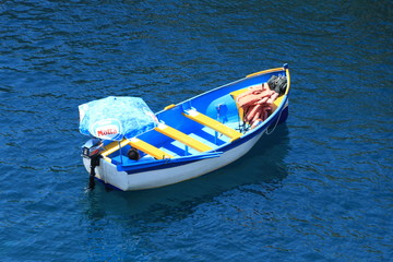 łódka na wodzie - obrazy, fototapety, plakaty