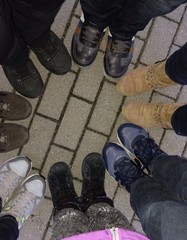 Freunde - Schuhe im Kreis