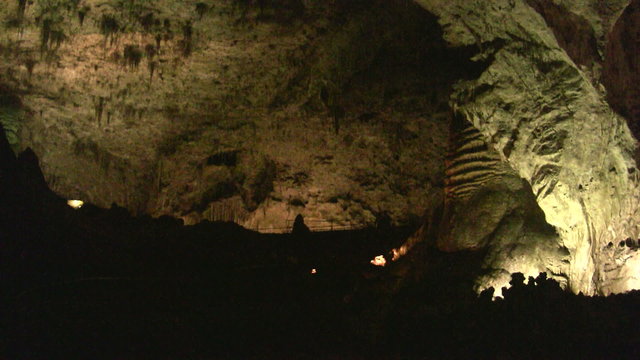 Carlsbad Caverns walking flash big chamber HD