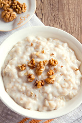 oatmeal porridge with walnuts