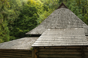 Fototapeta na wymiar old wooden roof