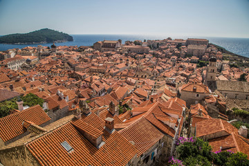Fototapeta premium Dubrovnik Panorama von Oben und in Stein eingerahmt