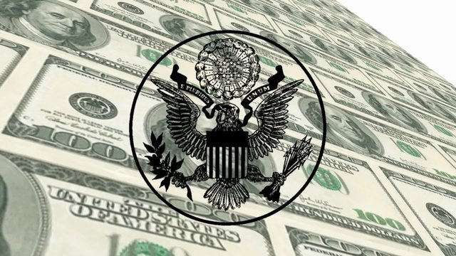 Множество сто долларовых банкнот, анимация пролета камеры
