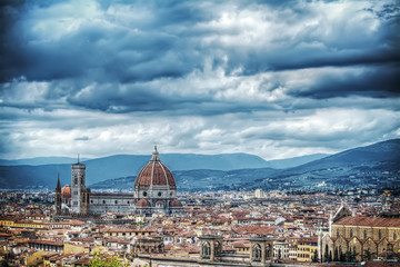 Fototapeta na wymiar Florence under a gloomy sky