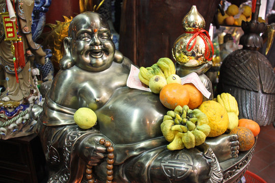 Vietnam, offrandes à Bouddha à Hanoi