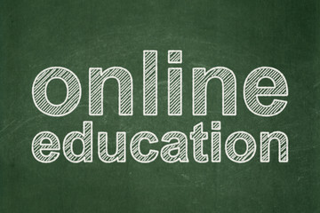 Obraz premium Learning concept: Online Education on chalkboard background