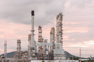 Obraz na płótnie Canvas Oil Refinery factory in morning sunrise
