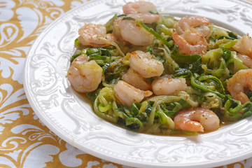Zucchini pasta with a shrimps