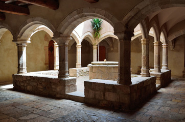 Patio in the monastery Santes Creus