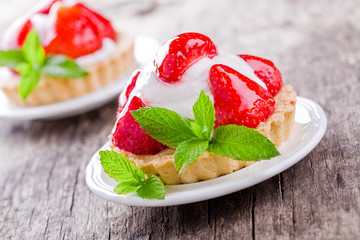 Tiny Strawberry Pies