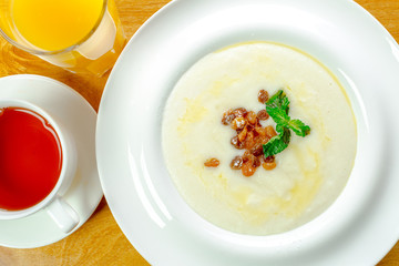 Porridge with raisins