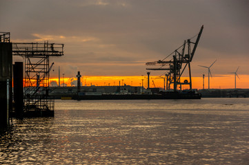 Hamburg - Sonnenaufgang an der Elbe
