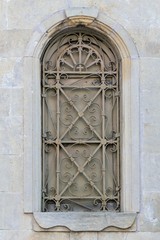 Кованная решётка на окне Храма Николая Чудотворца в Варне (Болгария) 