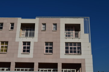 Façade d'immeuble moderne .