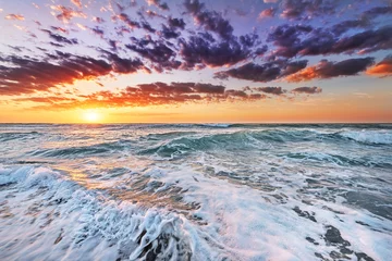 Sonnenaufgang über dem Ozean. © vrstudio