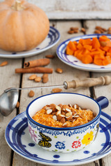  Oatmeal with pumpkin and nuts