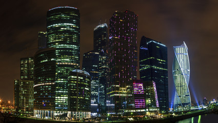 Fototapeta na wymiar skyscrapers business center in Moscow at night.