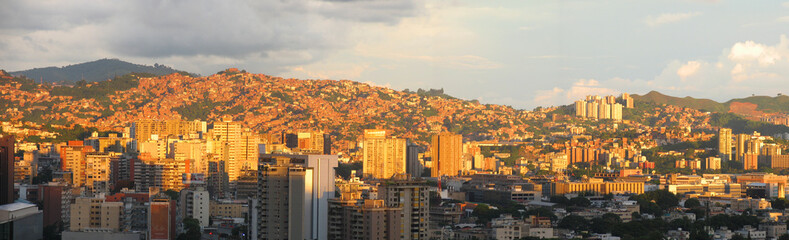 Panorama von Caracas mit Slumviertel Petare
