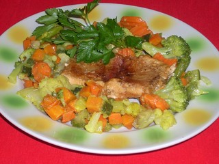 Grilled salmon steak with broccoli and stewed vegetables