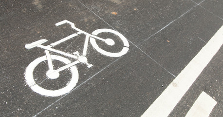 Obraz premium Bicycle road sign and arrow