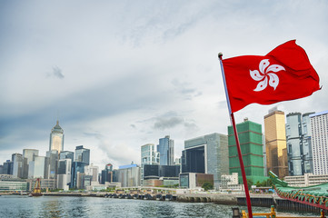 Naklejka premium Hong Kong Flag with urban background