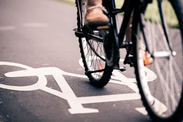 Rolgordijnen Stadsfietsen op fietspad © blas