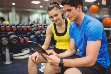 Trainer and client discussing her progress