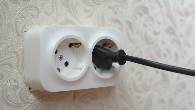 Enabling and disabling plug into the wall socket