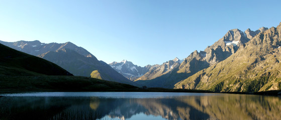 Panorama montagne reflet de la me&icirc;je